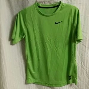 💚 Green nike Boys active shirt 💚